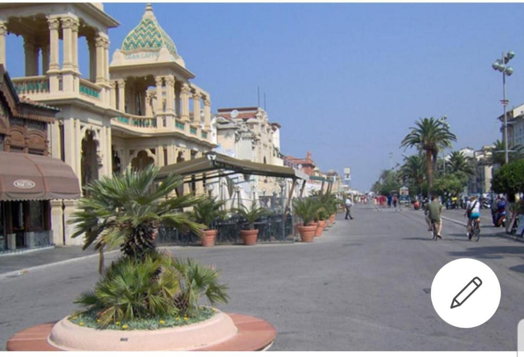Historical Apartments By Seaside Viareggio Exterior photo